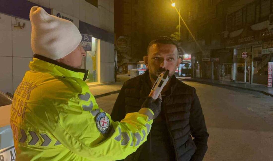 Kayseri'nin Melikgazi ilçesinde alkollü sürücü A.K. (35), polisin 'dur' ihtarına