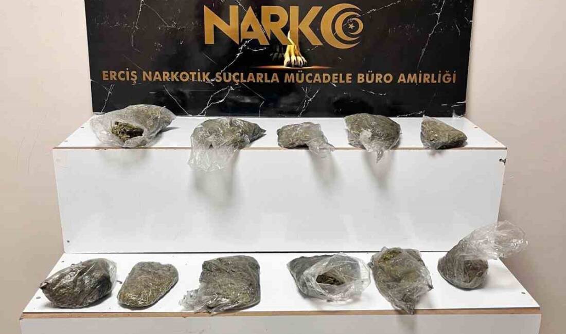 Van’ın Erciş ilçesinde, Narkotik Suçlarla Mücadele Büro Amirliği ekipleri tarafından