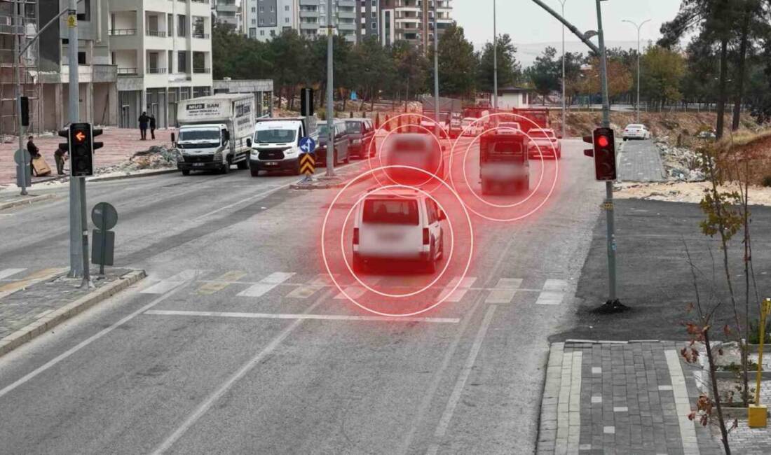 Gaziantep'te gerçekleştirilen dron destekli trafik denetiminde, kırmızı ışık ihlali yapan