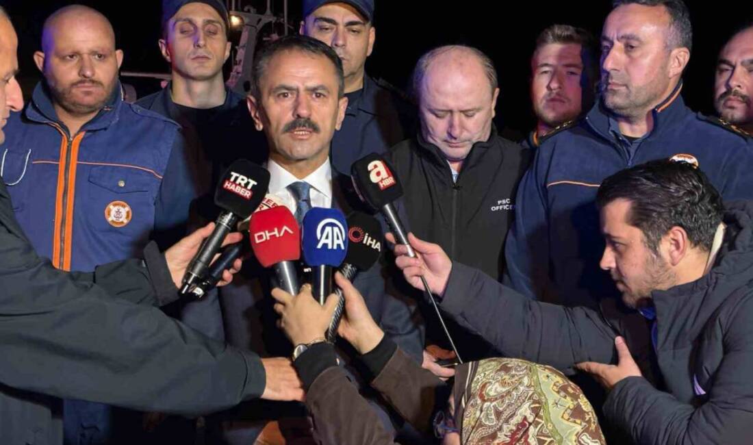 Kocaeli'nin Kandıra ilçesindeki Kefken açıklarında bir yabancı gemide çıkan yangında,