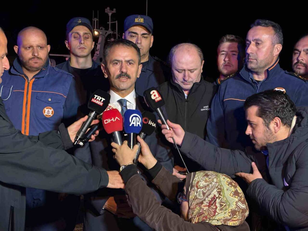 Kocaeli'nin Kandıra ilçesindeki Kefken açıklarında bir yabancı gemide çıkan yangında,