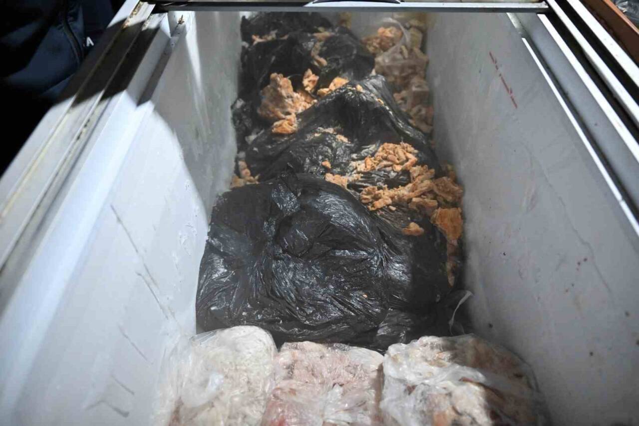 Manisa Büyükşehir Belediyesi Zabıta Dairesi, hijyen denetimlerini artırdı. 150 kilo