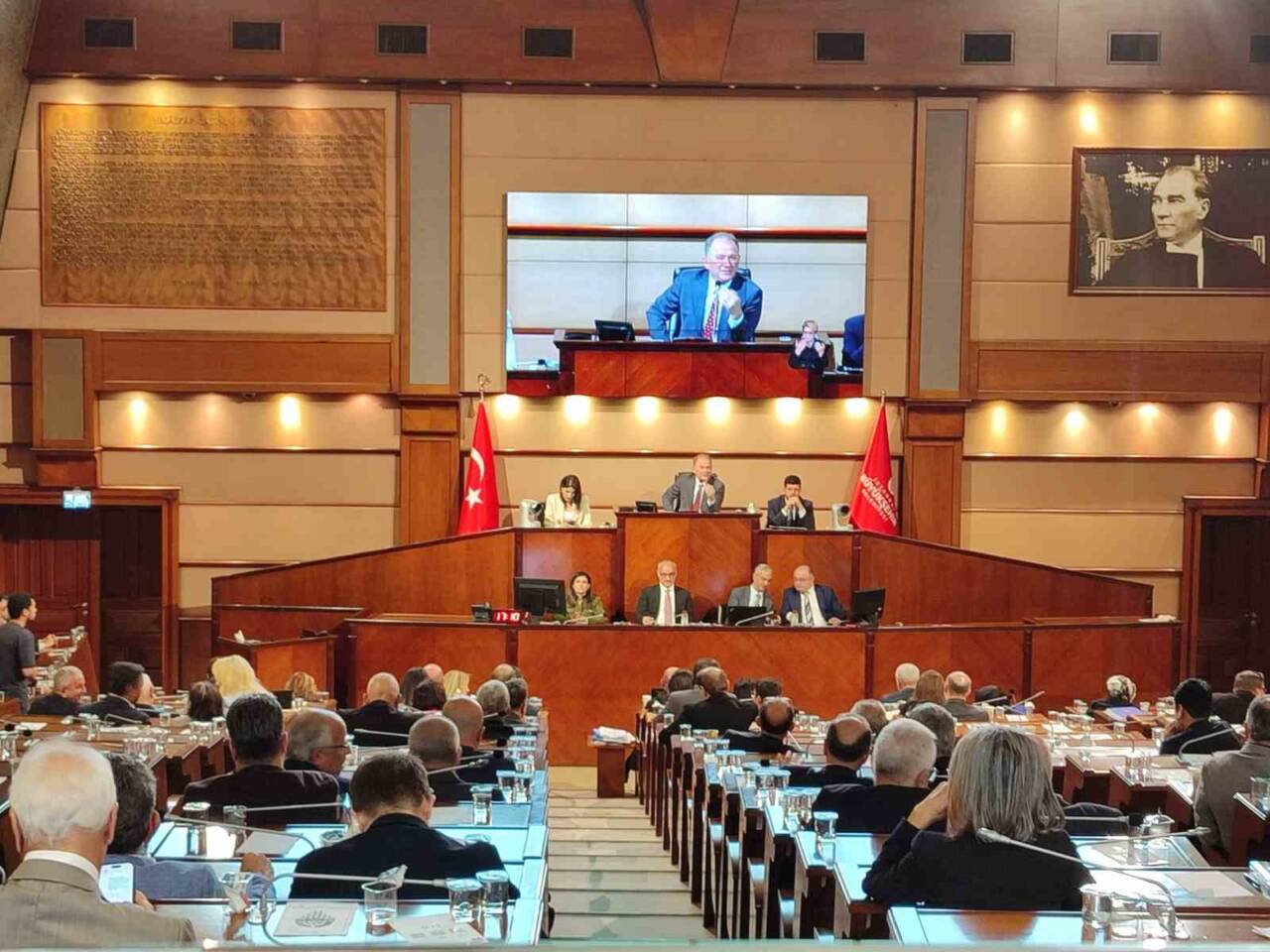 İBB Meclisi'nde 2026 yılı İETT bütçesi görüşmeleri sırasında AK Parti