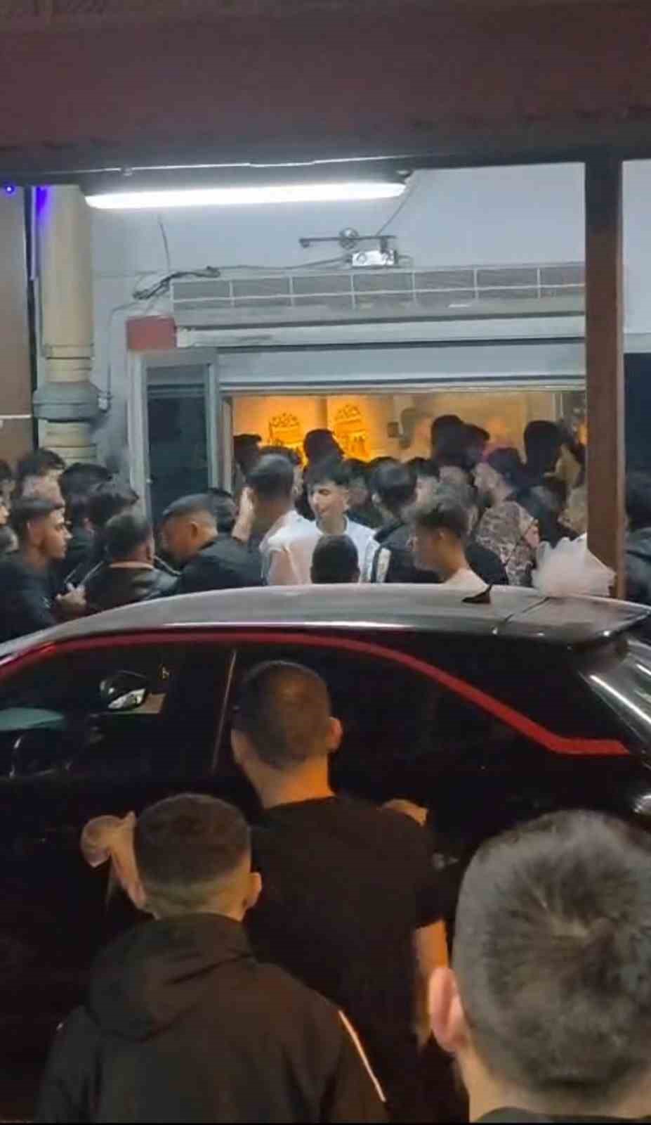 İstanbul Kartal'daki bir düğün salonunda çıkan kavga, davetliler arasında gerginliğe