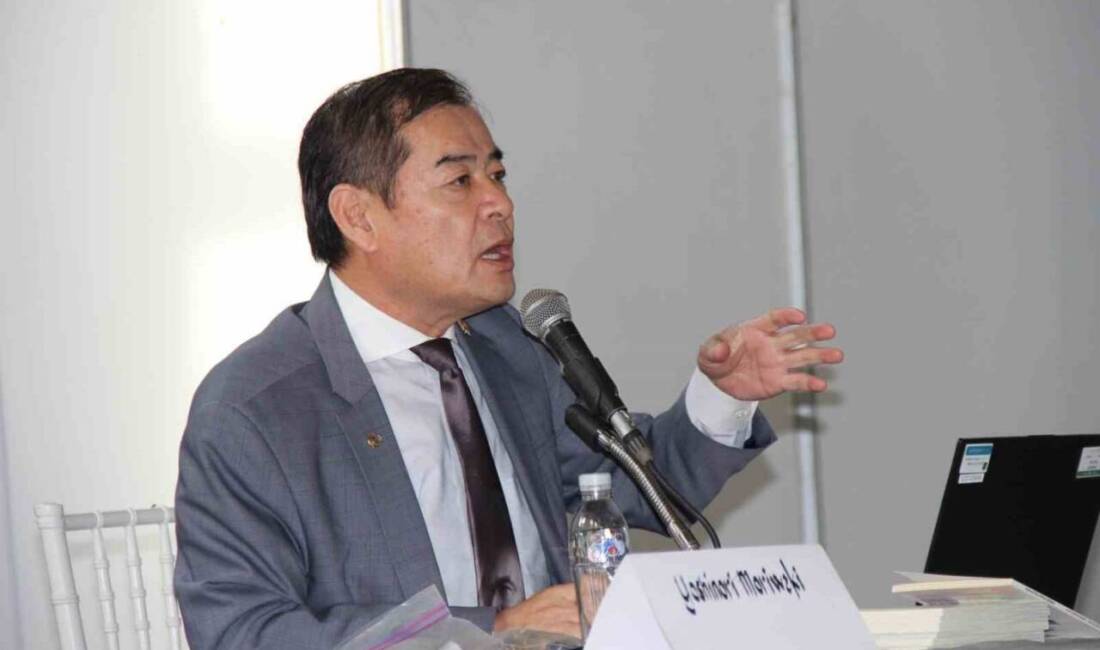 Manisa'da düzenlenen kitap fuarında konuşan Japon deprem uzmanı Yoshinori Moriwaki,