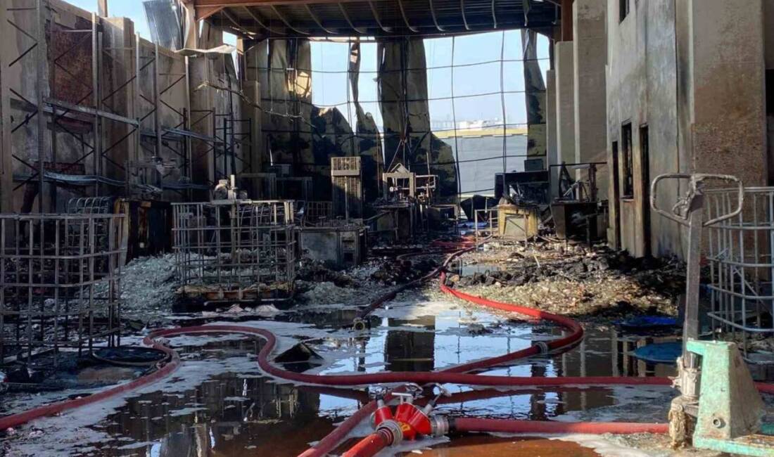 Kocaeli'nin Dilovası ilçesinde bir parfüm dolum tesisinde çıkan yangında 6