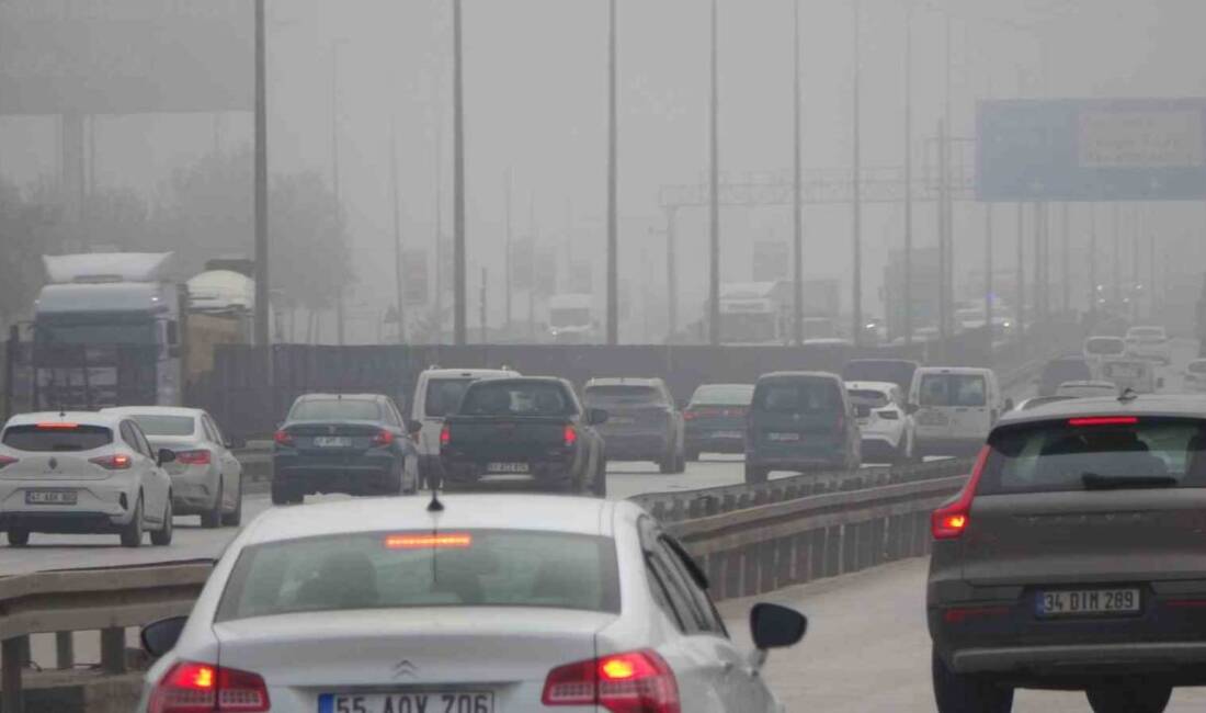 Kocaeli'de sabah saatlerinden itibaren etkili olan yoğun sis, hem kent