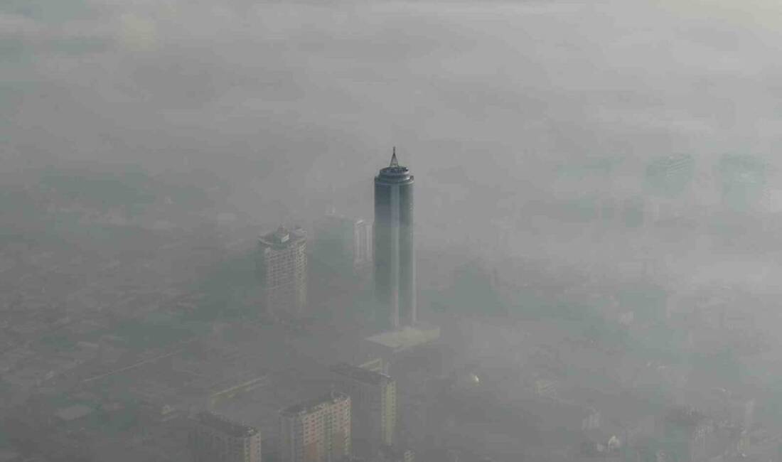 Konya'da sabah saatlerinde yoğun sis etkili oldu, kent merkezi adeta