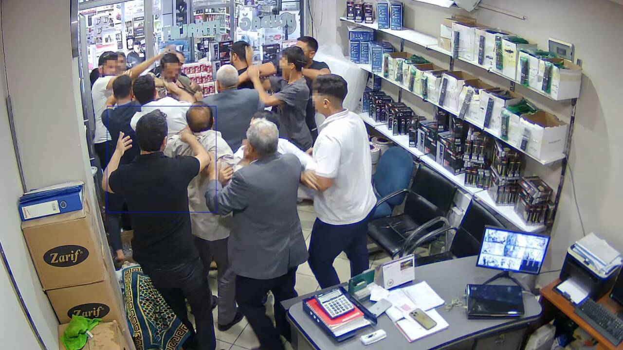 Şanlıurfa’nın Eyyübiye ilçesinde Halef Uludağ'ın iş yerinde, haraç isteyen grup