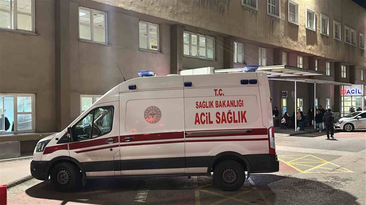 Ümraniye Madenler Mesleki Teknik Anadolu Lisesi'nde dağıtılan lokumların ardından 40