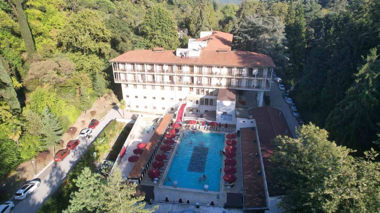 Yalova'nın Termal ilçesindeki kaplıcalar, yaz sezonunun ardından kış hazırlıklarıyla yoğun