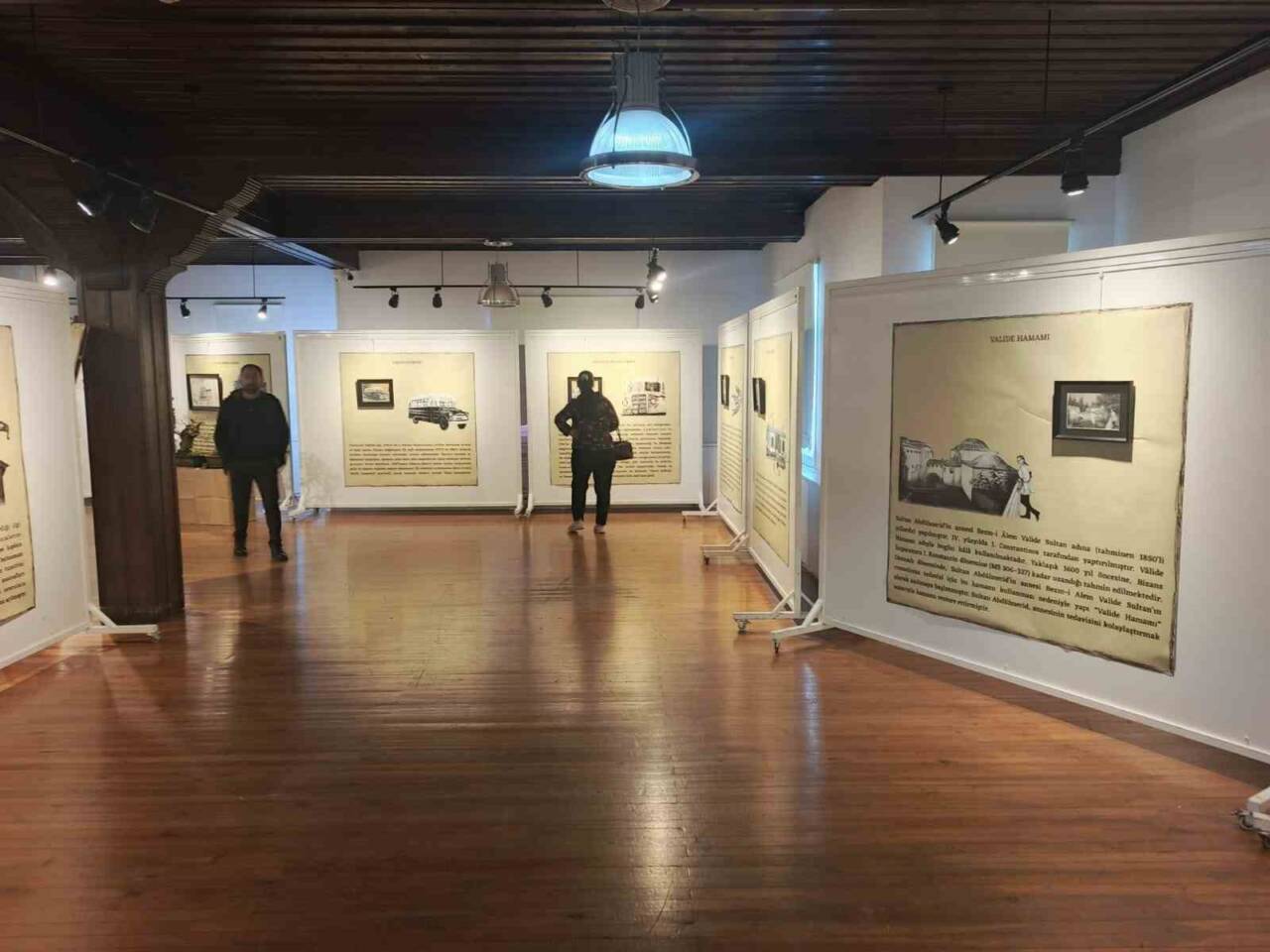 Ressam Sevgi Atamış, Yalova'nın tarihi mimarisini ön plana çıkaran "Yalova’nın