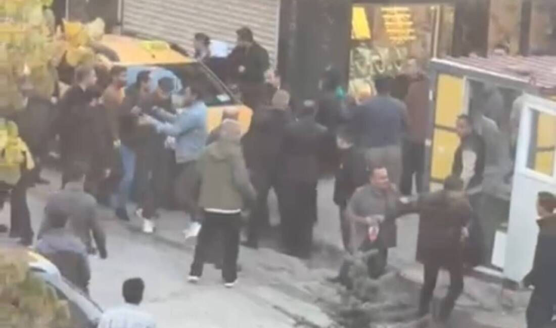 Hakkari'nin Yüksekova ilçesinde Cengiz Topel Caddesi'nde çıkan kavga, polis müdahalesiyle