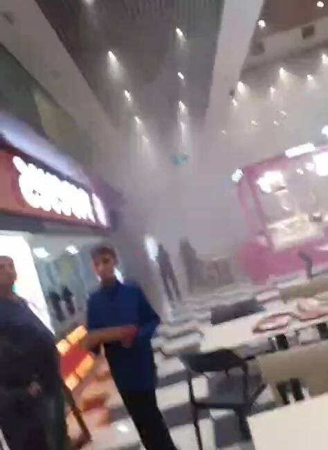 Zonguldak'taki Esas 67 Burda Alışveriş Merkezi'nde bir restoranda çıkan yangın,