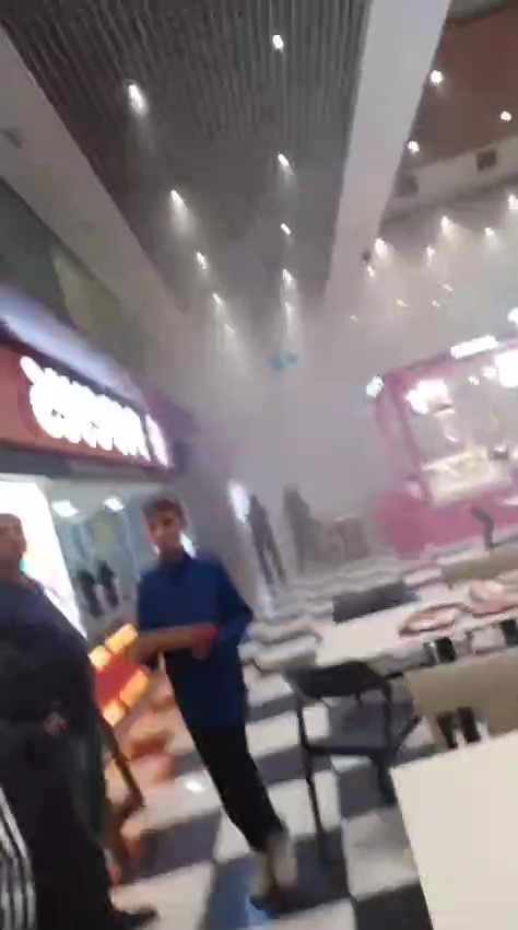 Zonguldak'taki Esas 67 Burda Alışveriş Merkezi'nde bir restoranda çıkan yangın,