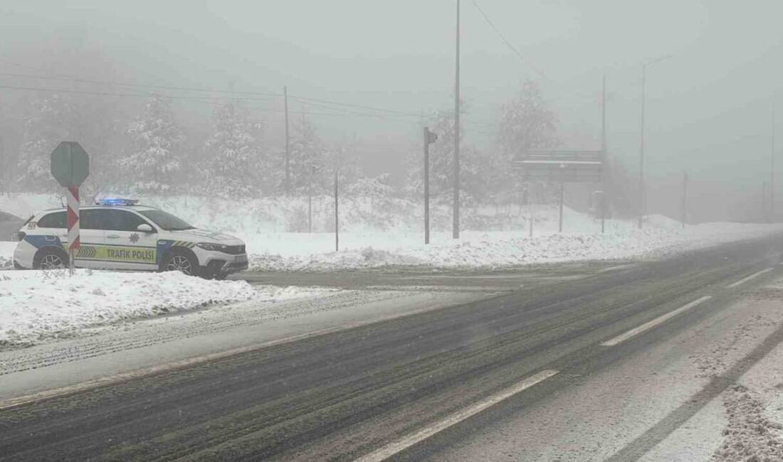 Bolu Dağı'nda etkili olan kar yağışı, D-100 kara yolunun bazı