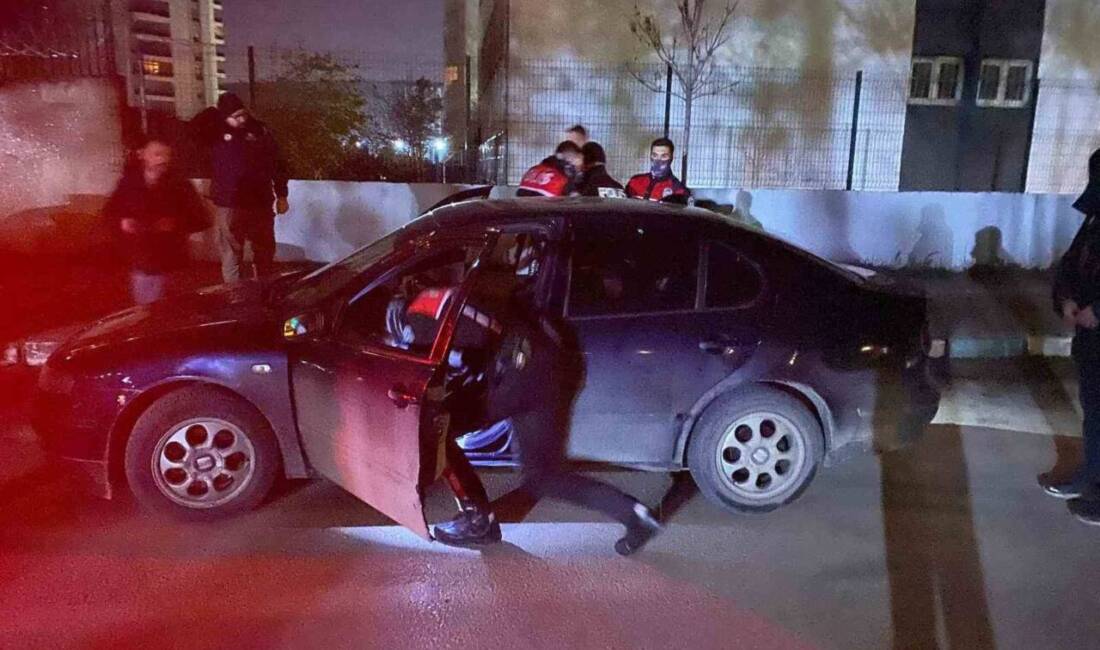 Bursa'da gerçekleştirilen asayiş ve kumar denetimlerinde bir aranan şahıs yakalanırken,