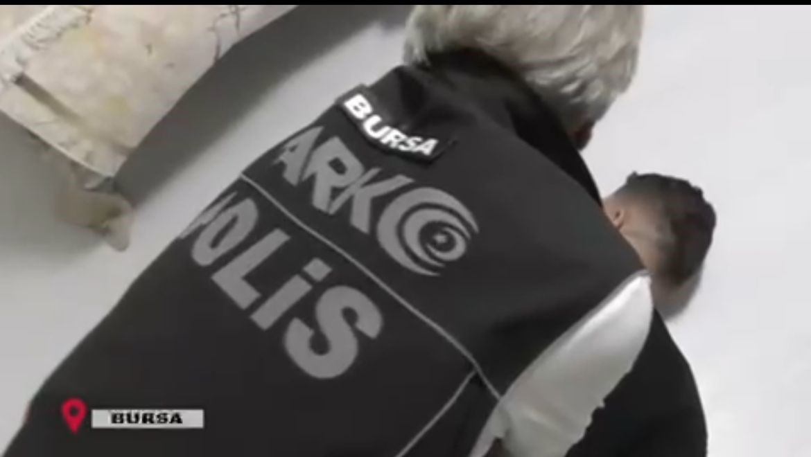 Bursa İl Emniyet Müdürlüğü, yılbaşı öncesi uyuşturucu operasyonları düzenleyerek 34