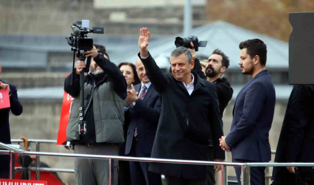 Cumhuriyet Halk Partisi (CHP) Genel Başkanı Özgür Özel, Kayseri'deki mitingde