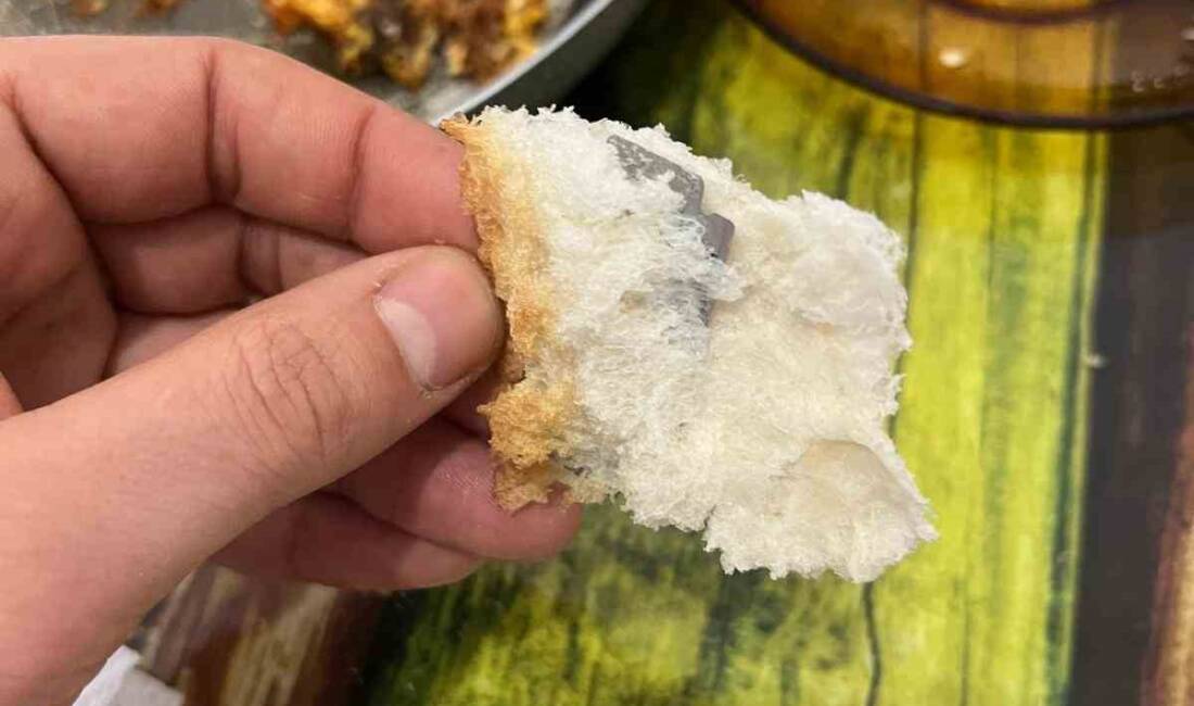 Nevşehir'de Muhammet Boyacı, fırından aldığı ekmeğin içinde jilet buldu. Kahvaltı