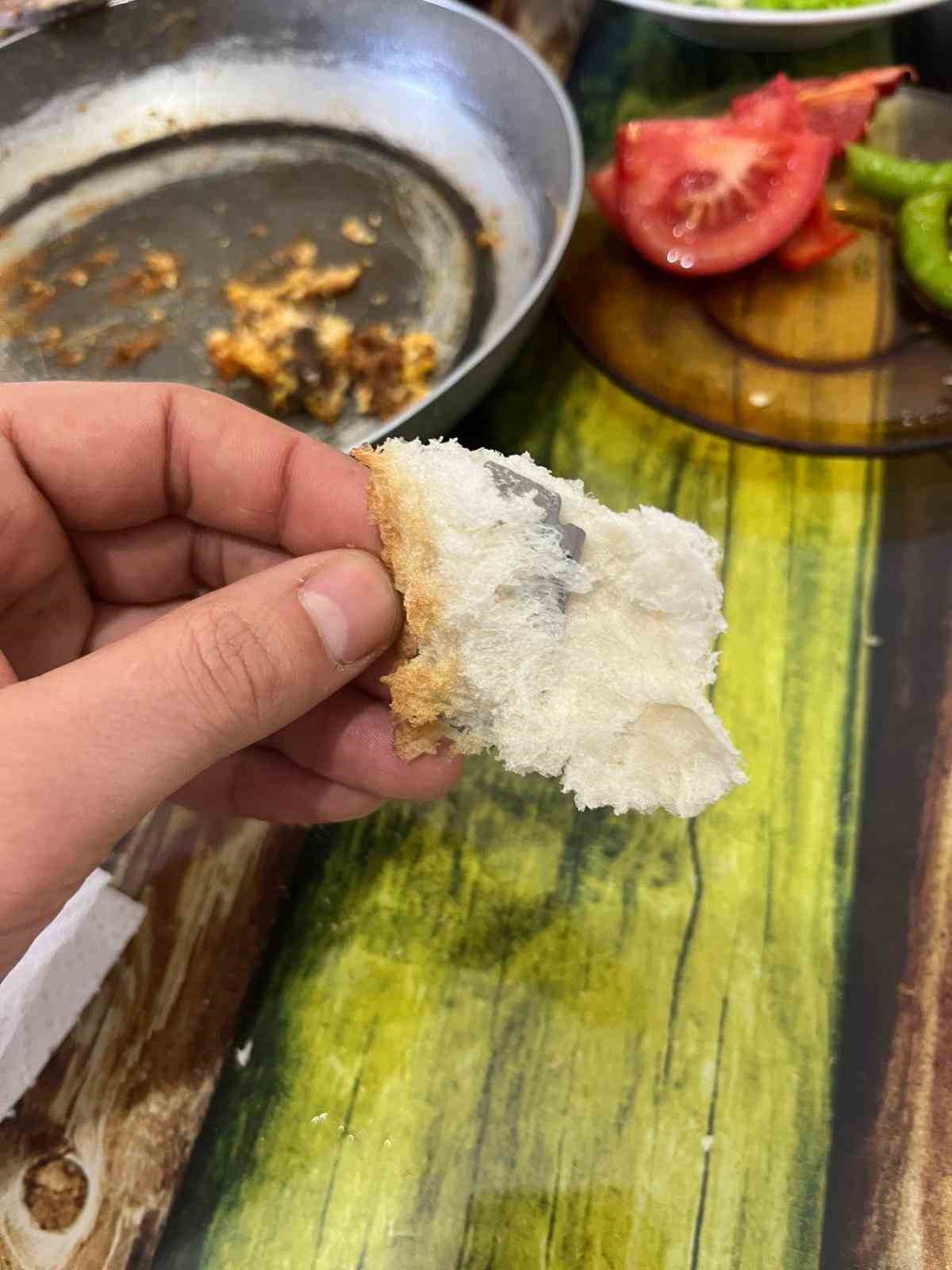 Nevşehir'de Muhammet Boyacı, fırından aldığı ekmeğin içinde jilet buldu. Kahvaltı