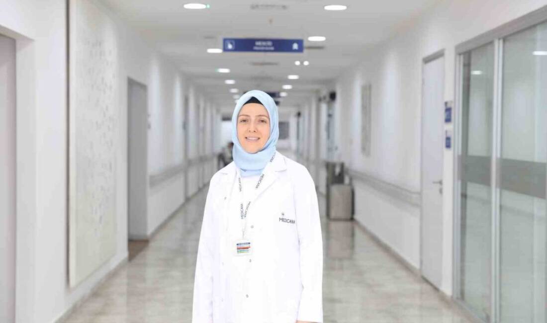 Medicana Sağlık Grubu Nöroloji Uzmanı Dr. Hatice Şap, göz muayenesinin