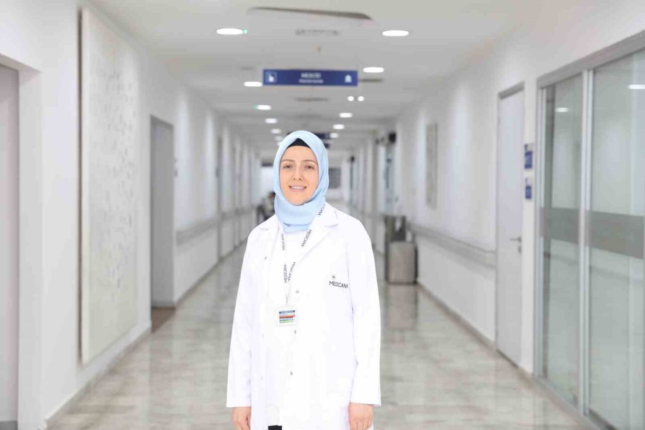 Medicana Sağlık Grubu Nöroloji Uzmanı Dr. Hatice Şap, göz muayenesinin