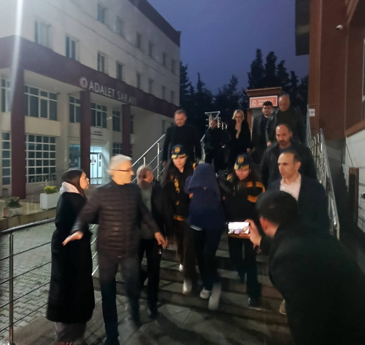 Yalova'daki ünlü şarkıcı Güllü'nün (52) ölümüne ilişkin soruşturma sonucunda, kızı