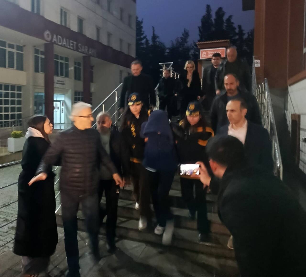 Yalova'da ünlü şarkıcı Güllü'nün (52) ölümü üzerine kızı Tuğyan Ülkem