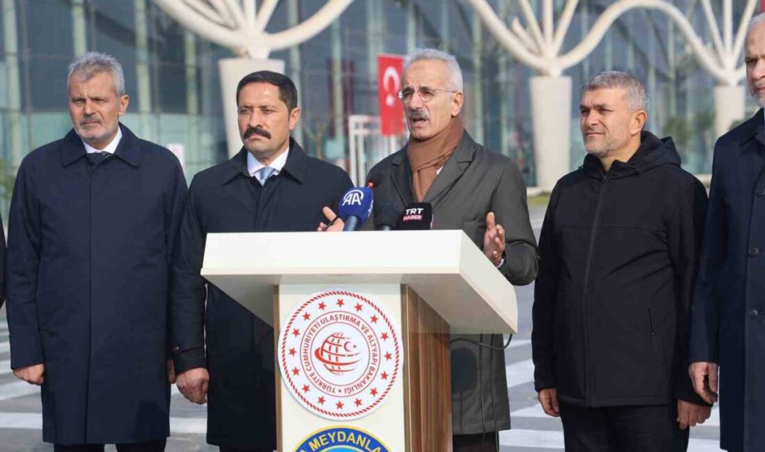 Ulaştırma ve Altyapı Bakanı Abdulkadir Uraloğlu, Hatay Havalimanı'nda yapılan çalışmaların