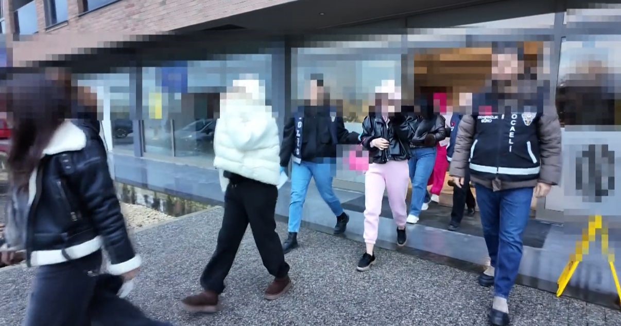 Kocaeli merkezli düzenlenen fuhuş operasyonunda, 12 şüpheli gözaltına alındı. Yabancı