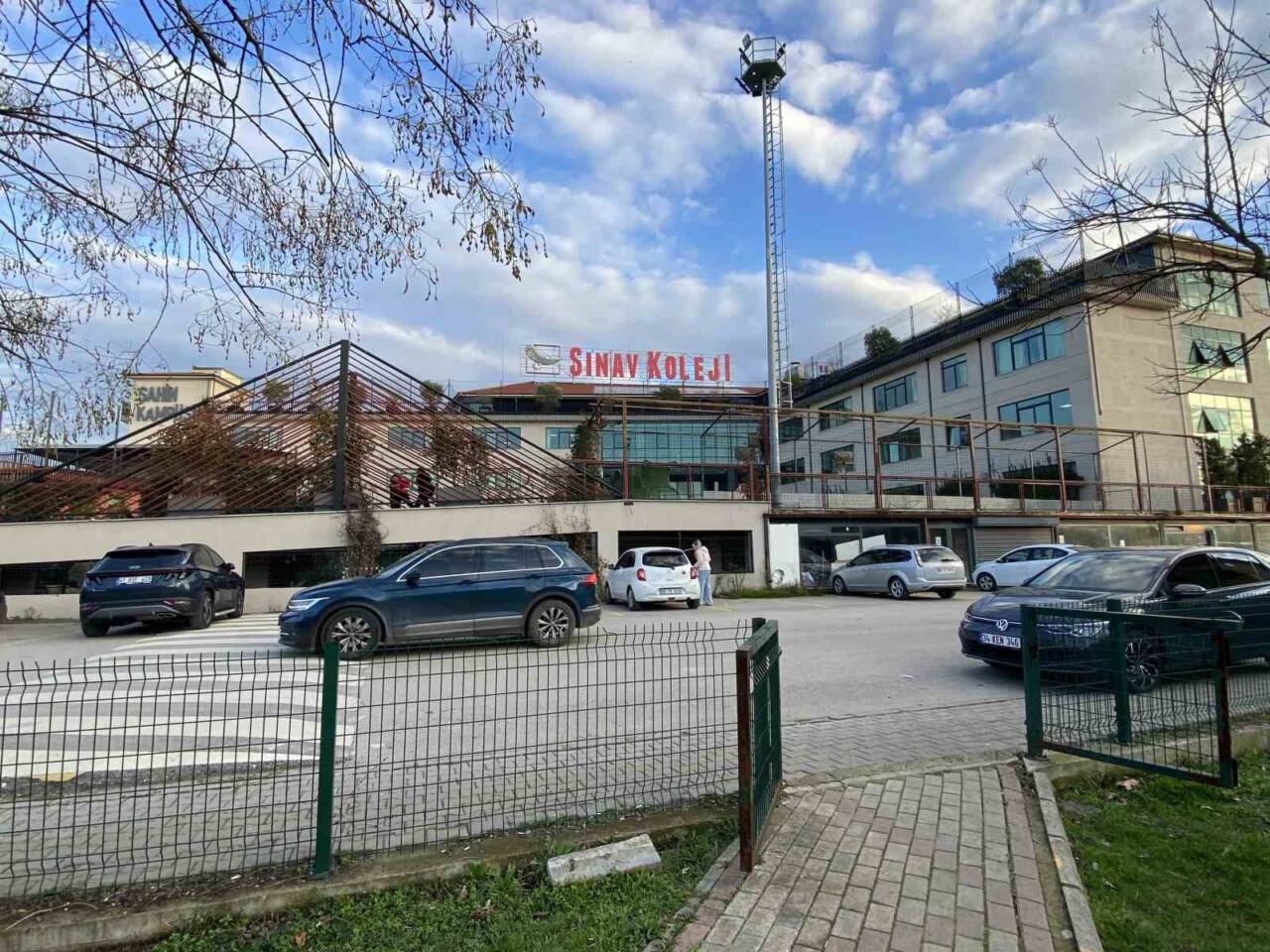 Kocaeli'nin Kartepe ilçesindeki Sınav Koleji'nde öğretmen M.A., 12 yaşından küçük