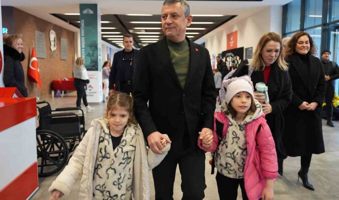 Cumhuriyet Halk Partisi Genel Başkanı Özgür Özel, merhum Manisa Büyükşehir