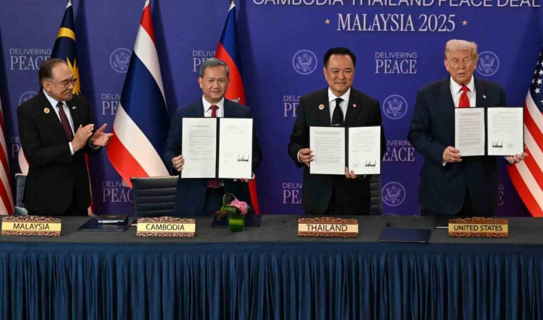 ABD Başkanı Donald Trump, Tayland Başbakanı Anutin Charnvirakul ve Kamboçya