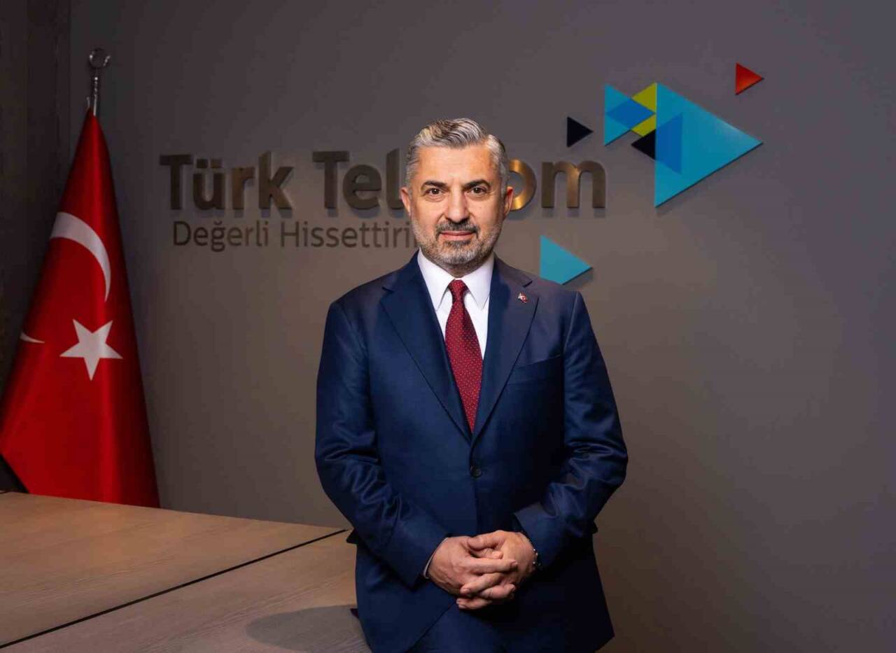 Türk Telekom CEO'su Ebubekir Şahin, dijital dönüşümde önde olduklarını vurgulayarak,