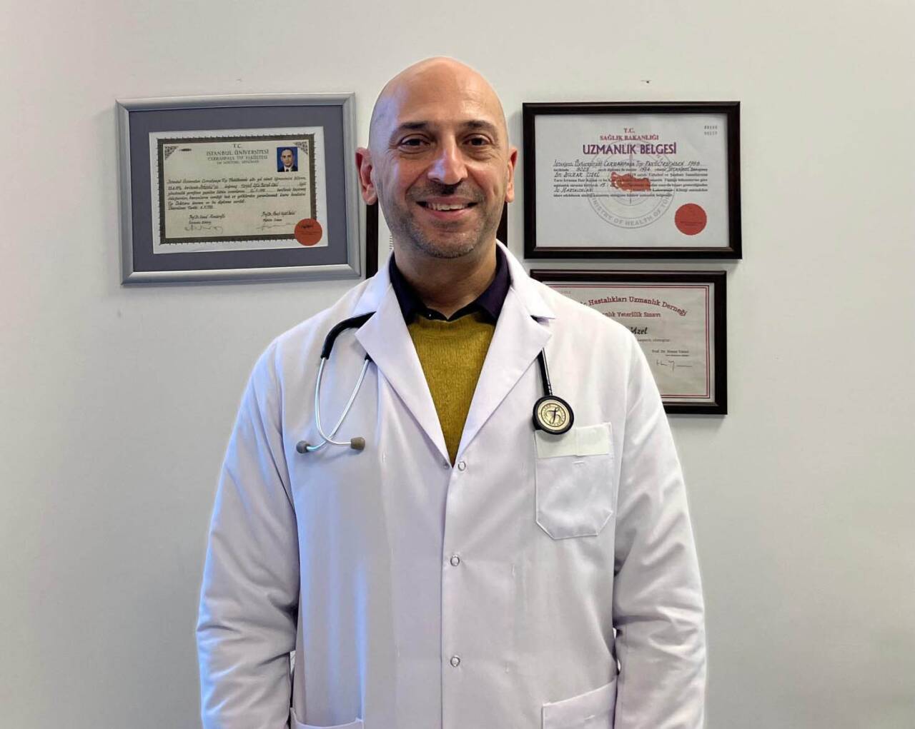 H3N2 virüsünün grip vakalarını artırdığı bu günlerde, İç Hastalıkları Uzmanı