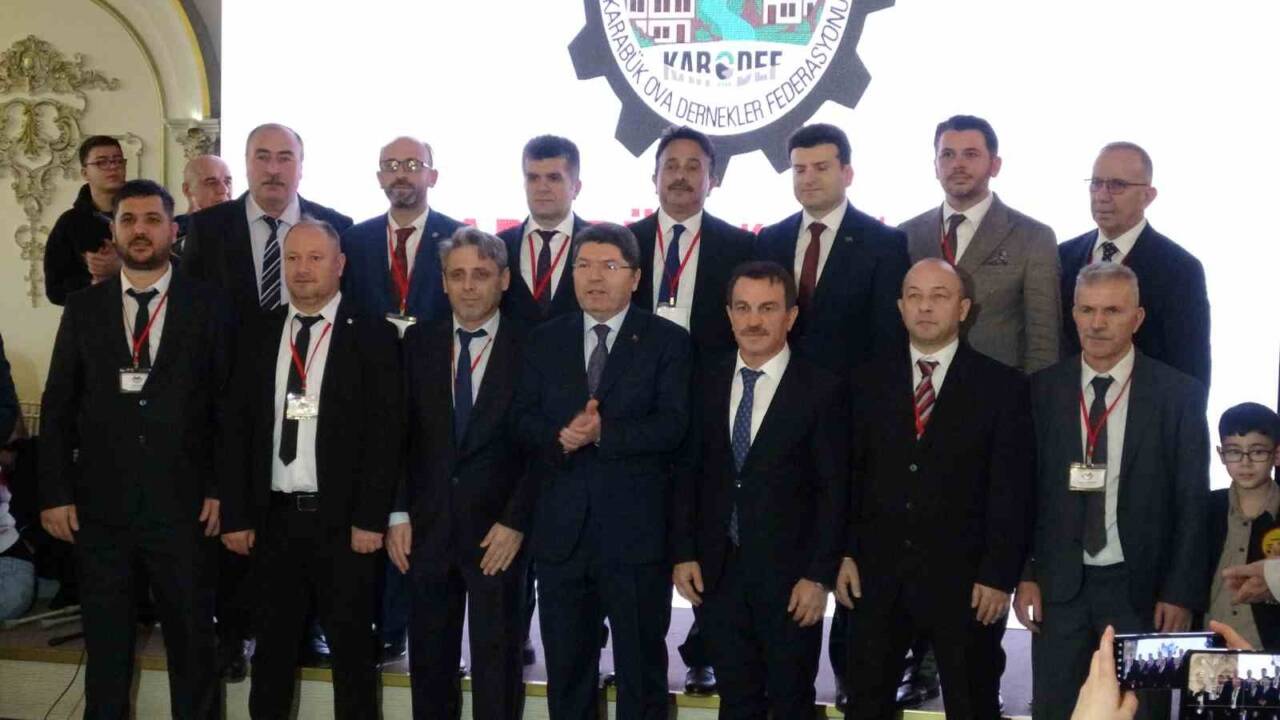 İstanbul'da düzenlenen "Karabüklüler Bandırma Günü" etkinliğine katılan Adalet Bakanı Yılmaz