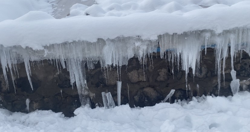 Ağrı’nın Patnos ilçesinde dondurucu soğuklar yaşamı olumsuz etkiliyor. Özellikle Sütlüpınar
