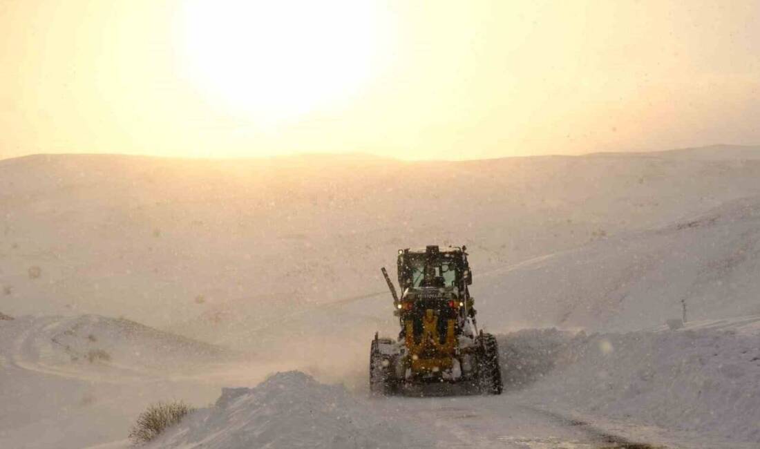 Ağrı Valiliği, Vali Önder Bozkurt'un talimatlarıyla karla mücadele çalışmalarına devam