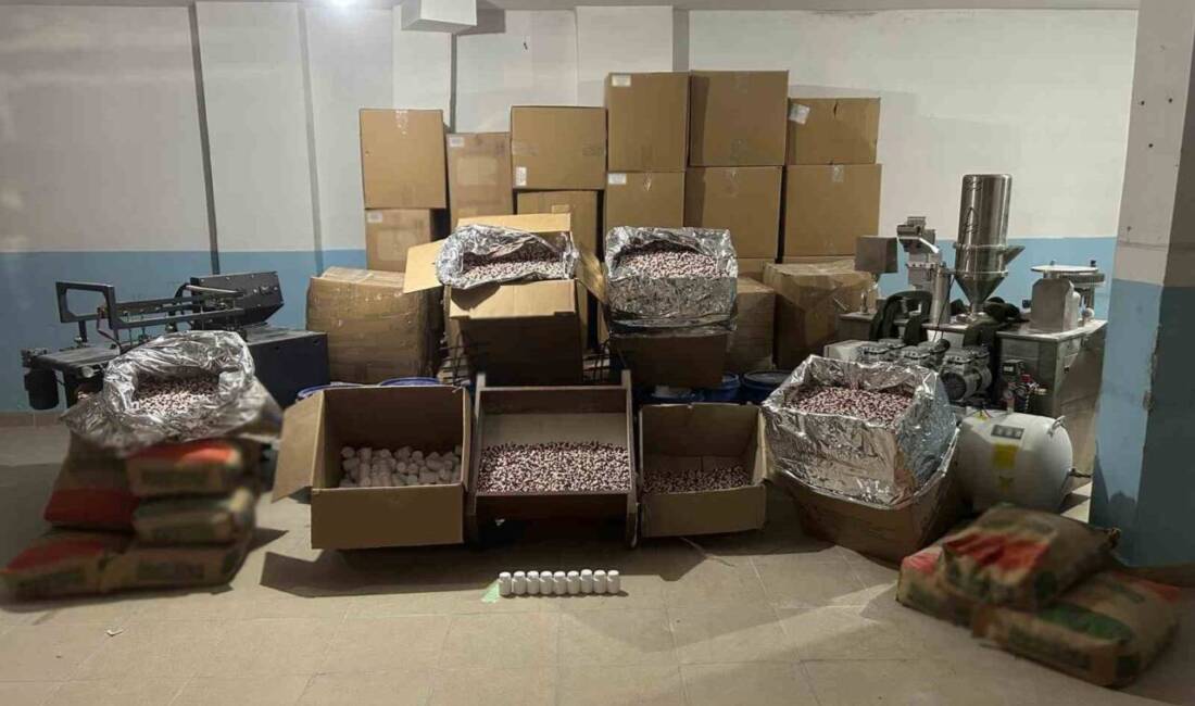 İstanbul Avcılar'da yapılan operasyonda, uyuşturucu imalatı yaptığı tespit edilen 6