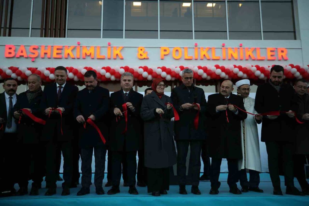 Sağlık Bakanı Kemal Memişoğlu, Balıkesir'de açılışı yapılan 65 yatak kapasiteli