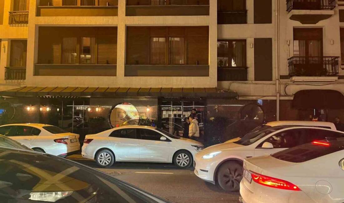 Beşiktaş'ta jandarma, bir otelde gece operasyon gerçekleştirdi. Ekiplerin çalışmaları devam