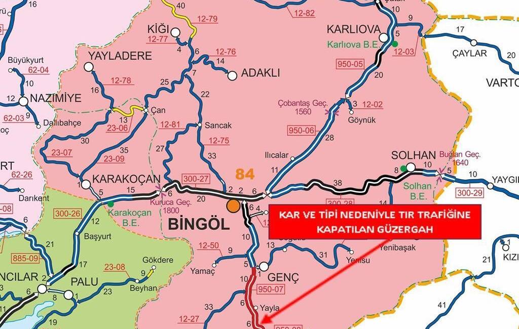 Bingöl'de etkili kar yağışı nedeniyle Bingöl-Diyarbakır karayolunun Genç ile Diyarbakır