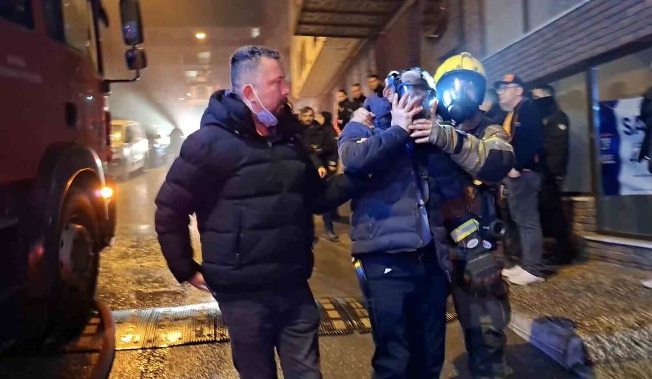 Bursa’nın Nilüfer ilçesindeki bir otelde çıkan yangın, itfaiye ekiplerinin başarılı