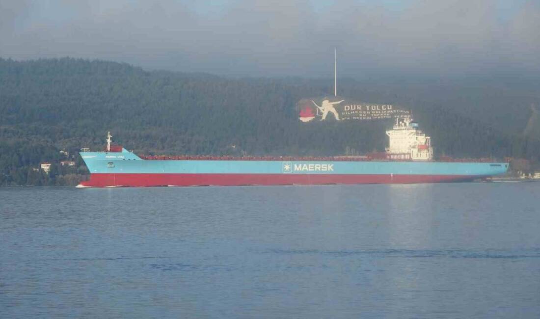 Çanakkale Boğazı'ndan geçerken makine arızası yapan 229 metre uzunluğundaki 'MAERSK