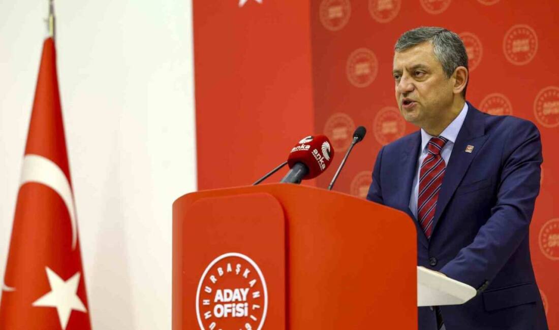 Cumhuriyet Halk Partisi (CHP) Genel Başkanı Özgür Özel, basın toplantısında