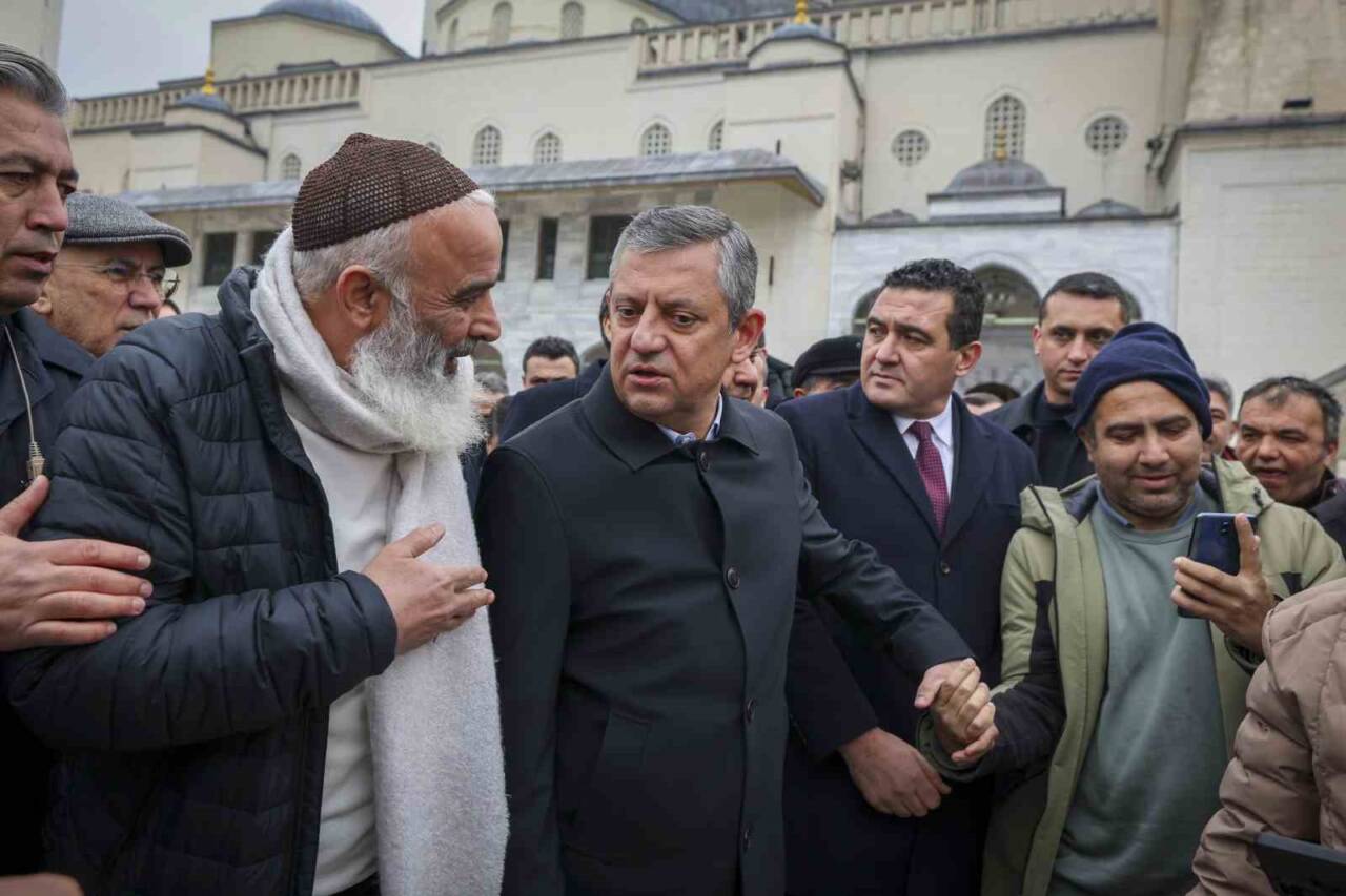 CHP Genel Başkanı Özgür Özel, emeklilerin sorunlarının ülkenin ana gündemi