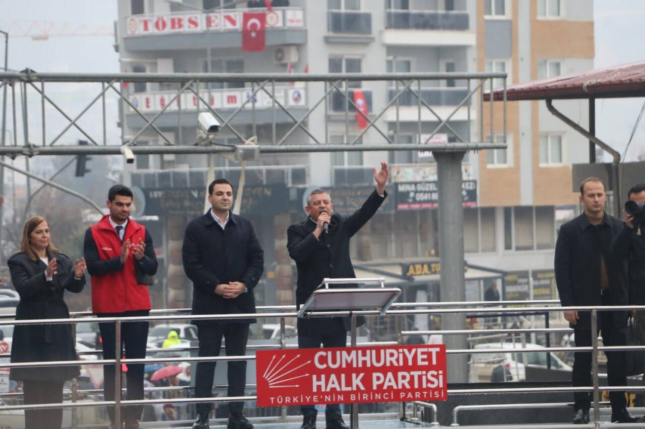 CHP Genel Başkanı Özgür Özel, Hatay'da yaptığı mitingde emekli maaşlarının