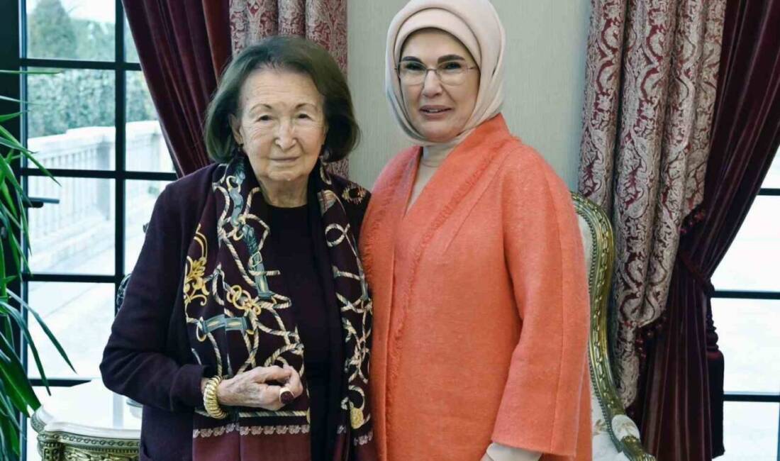 Cumhurbaşkanı Recep Tayyip Erdoğan, iş insanı Rahmi Koç ve Semahat