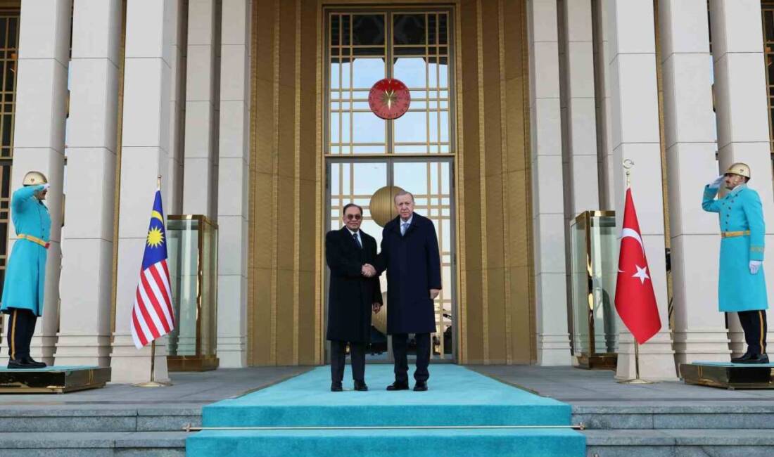 Cumhurbaşkanı Recep Tayyip Erdoğan, Malezya Başbakanı Enver İbrahim'i resmi bir
